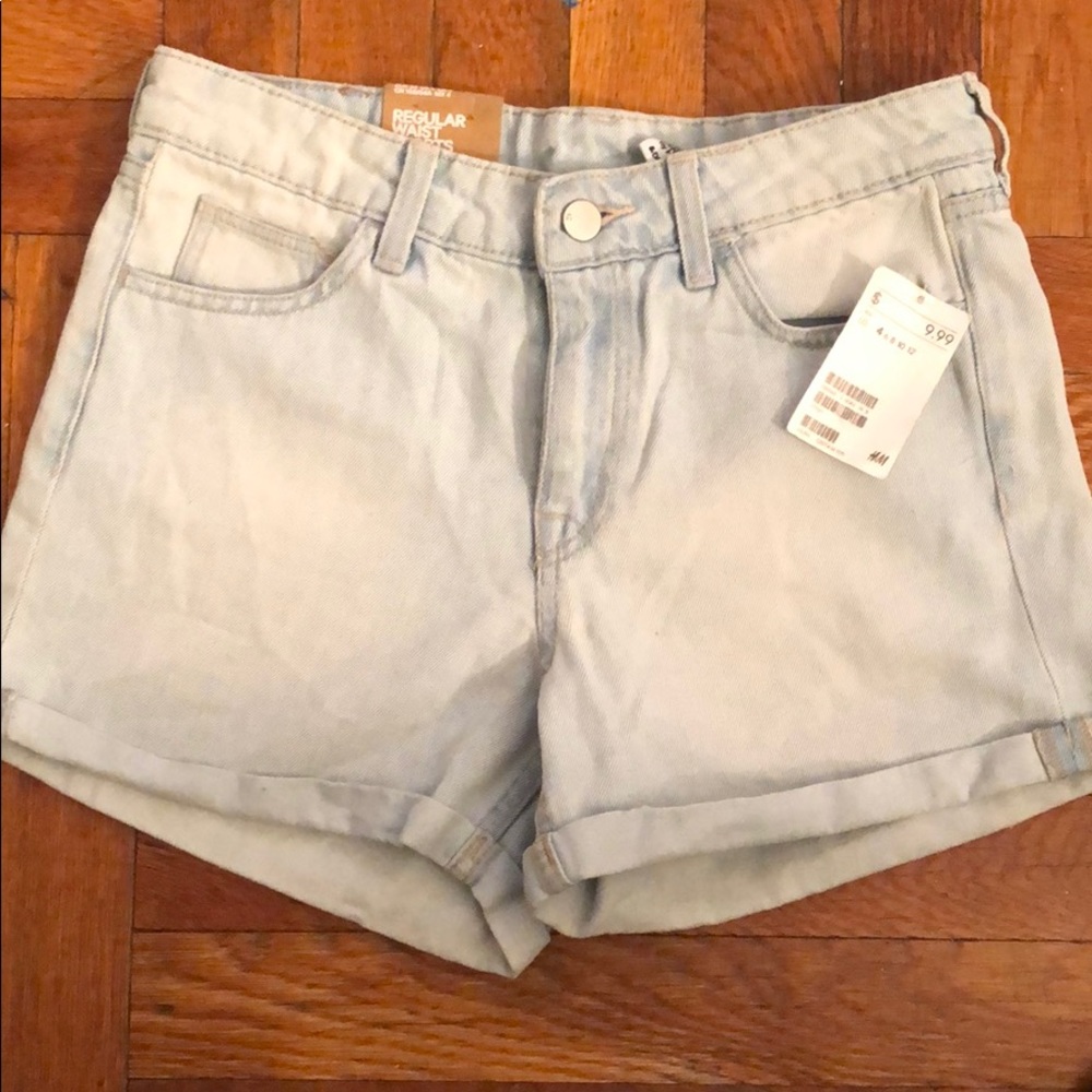 H&M Regular waist shorts size 4 brand new